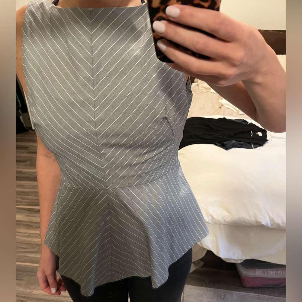Banana republic linen blend blue and white patterned tailored tank